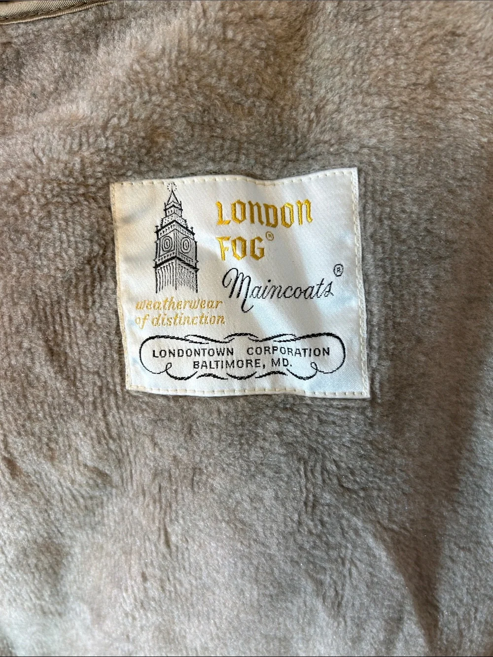 1970s London Fog Classic Beige Double-Breasted Trench Coat - Men’s sz 14